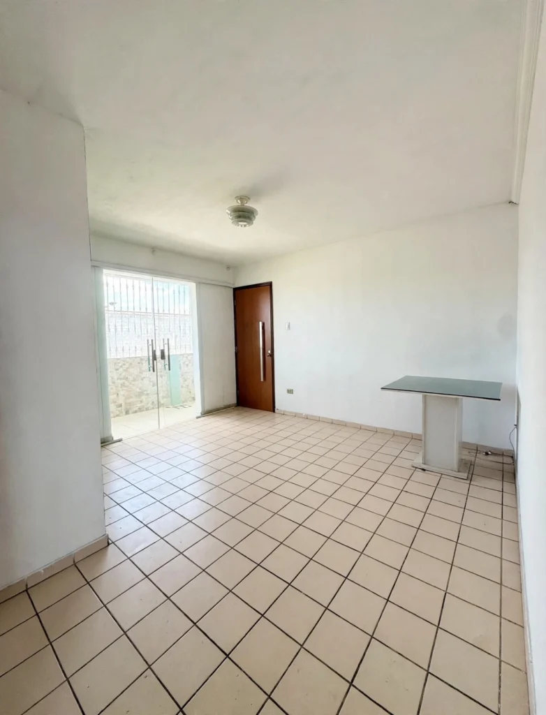Localizado próximo ao Hospital das Clínicas, UFPE, Colégio Ágape, fácil acesso a BR-101 e Avenida Caxangá...
