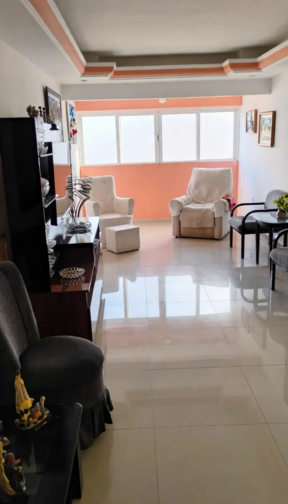 Em frente ao Sedex dos Correios, próximo a Praia de Rio Doce, e Farmácia Drogasil...